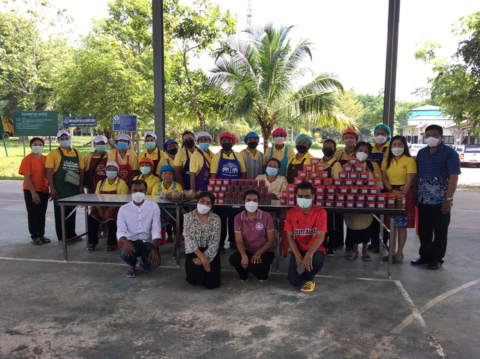 ศูนย์คุ้มครองและพัฒนาอาชีพภาคใต้จังหวัดสุราษฎร์ธานี สนับสนุนวัสดุอุปกรณ์ และเครื่องมือในการประกอบอาชีพของประชาชน